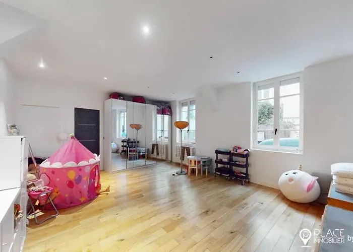 Atypique Marais Apartment Paris